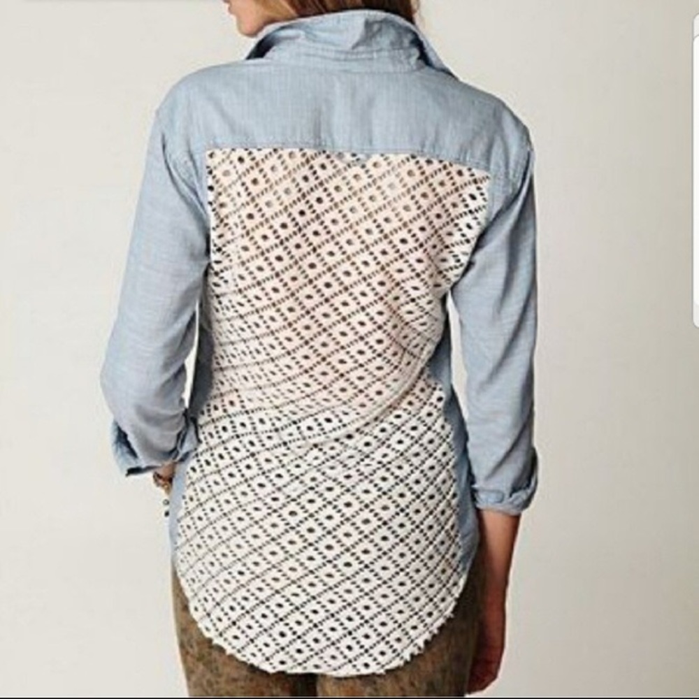 Free people M slubby road trip chambray lace top
